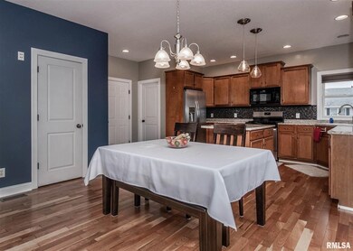 1601 W 68th St, Davenport, IA 52806 - photo 7