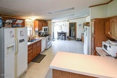 04_2175wHinchman_191_KitchenBreakfastRoo