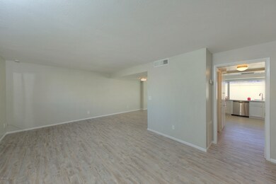 4628N19thave004