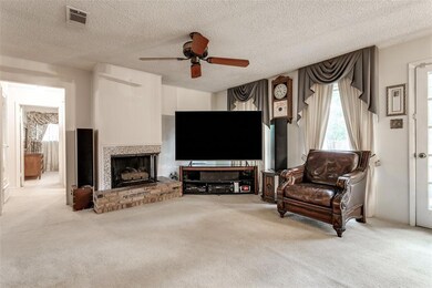 645 Oak Dr, Hurst, TX 76053 - photo 4