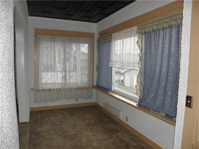 Sunroom. Awesome 1st Floor Sunken Sunroom w/ Attra