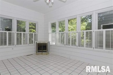 205 Lincoln Ave, Lincoln, IL 62656 - photo 4