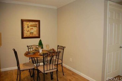 Dining room, perfect for entertaining.