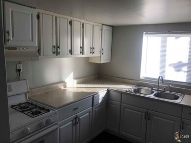 543 W Euclid Ave, El Centro, CA 92243 - photo 6