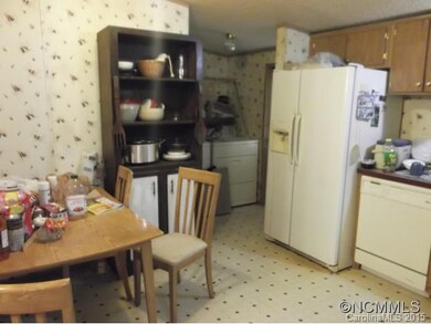 614 Gypsy Ln, Hendersonville, NC 28792 - photo 3