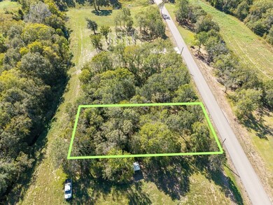 Convenient access to FM-1462, Highway 35, and SH-288 for easy commuting to Pearland, Houston, or Freeport. Close to shopping, schools, and parks!