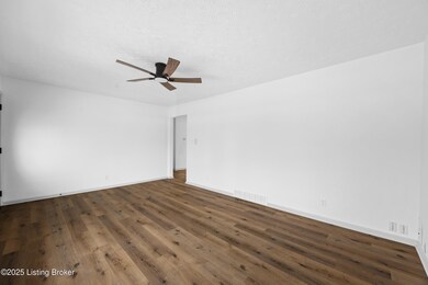 8912 Michael Edward Dr, Louisville, KY 40291 - photo 5