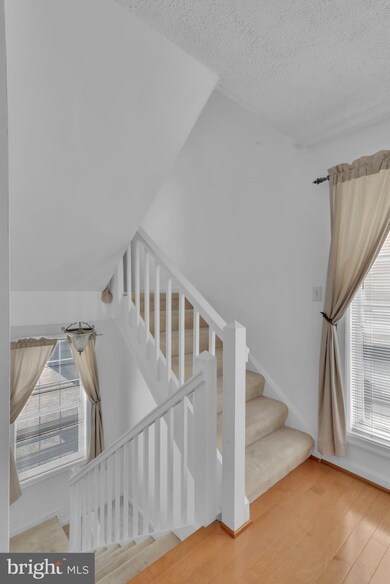 10042 Oakton Terrace Rd, Oakton, VA 22124 - photo 4