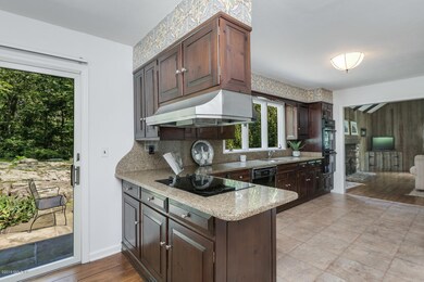 9 Dartmouth Rd Cos Cob CT-large-011-027-