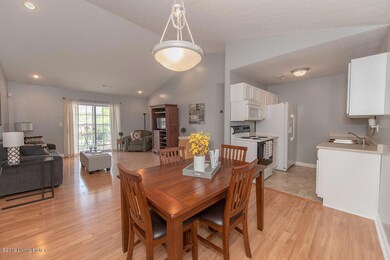 177 Central Blvd unit 5, Mount Washington, KY 40047 - photo 5