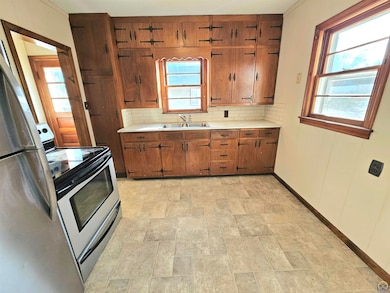 930 NE Kellam Ave, Topeka, KS 66616 - photo 5