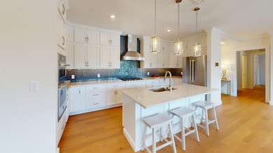 KITCHEN WITH ISLAND