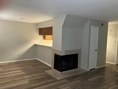 8048 Sands Point Dr unit C, Houston, TX 77036 - photo 2