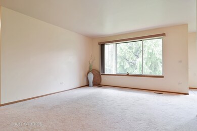 302 Newport Ln unit A1, Bartlett, IL 60103 - photo 2