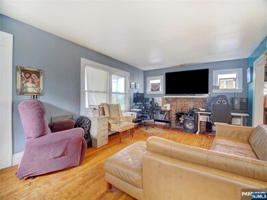 82 S Roosevelt Square, Englewood, NJ 07631 - photo 3