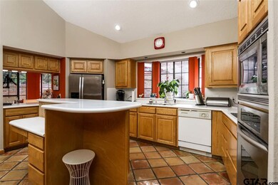 1165 1165 Garden Park Cir, Tyler, TX 75703 - photo 6