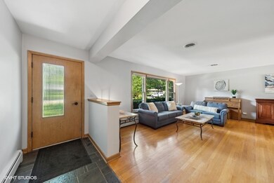 262 E Forest Ln, Palatine, IL 60067 - photo 2