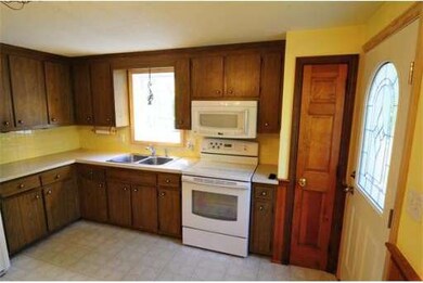 89 Bumble Bee Cir, Shrewsbury, MA 01545 - photo 3