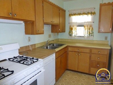 1103 SW 31st Terrace, Topeka, KS 66611 - photo 2