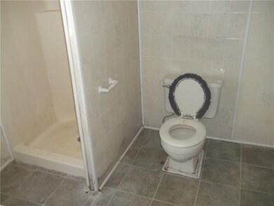 923 W 6th St, Anderson, IN 46016 - photo 6