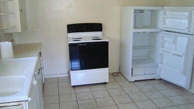 1137%20kitchen[1]