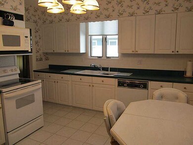Kitchen. Fully applianced eat in kitchen