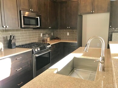 61586 Alstrup Rd, Bend, OR 97702 - photo 2