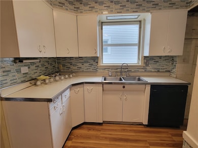 1318 5th Ave, Coraopolis, PA 15108 - photo 6