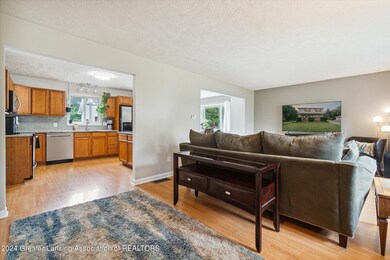 07-2425-Dunlap-St-Lansing-MI-48911-Windo