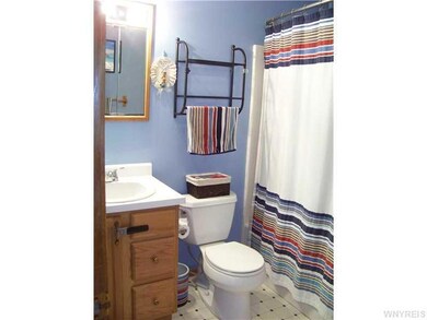 Bathroom. This is the main bath with a tub/shower.