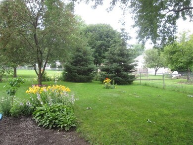 1820 W 6th St, Waterloo, IA 50702 - photo 2