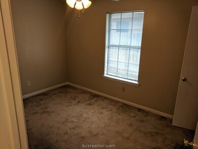 1001 Autumn Cir unit A, College Station, TX 77840 - photo 4