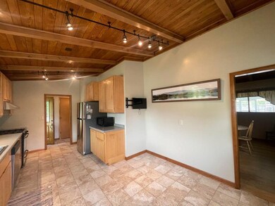 528 S 7th St, La Crescent, MN 55947 - photo 5