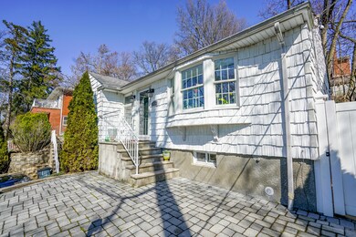 145 Rugby Ave, Staten Island, NY 10301 - photo 2