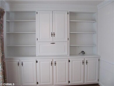 Studio/Study/Office - Wood floors, nice built-ins.
