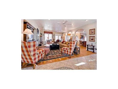 Living Room. Open fllorplan w/ decorative archways