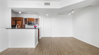 Island Room for 3-4 stools