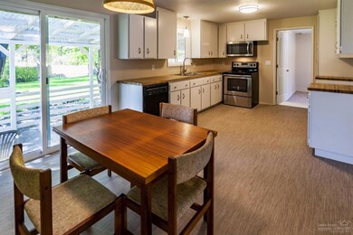 22863 Abilene Ct, Bend, OR 97701 - photo 4