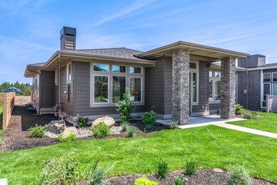 696 NW Rimrock Dr, Redmond, OR 97756 - photo 2