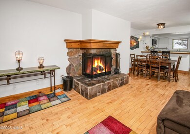 River-Oaks-E-302-MLS_05