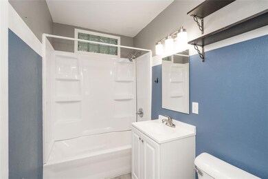 3918 Martin Luther King jr Pkwy, Des Moines, IA 50310 - photo 6