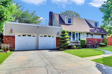 181 Maple Ave, East Meadow, NY 11554 - photo 3