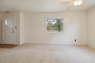 10-33649 Washington Street-WindowStill-P