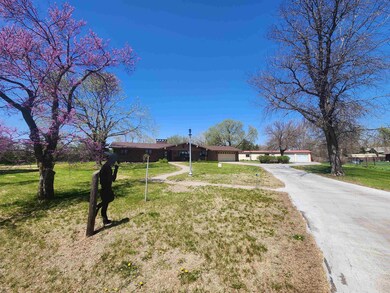 845 W 7th Ave, Red Cloud, NE 68970 - photo 2