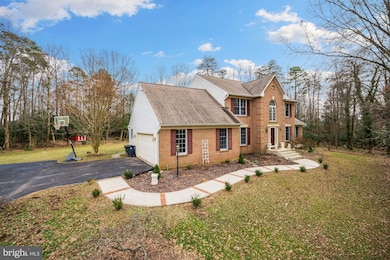 8118 Felbrigg Hall Rd, Glenn Dale, MD 20769 - photo 2