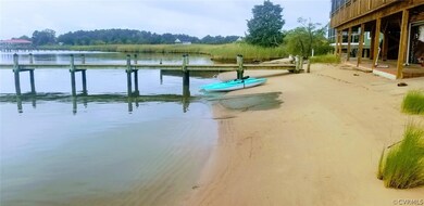 916 Fort Lowry Ln, Dunnsville, VA 22454 - photo 7