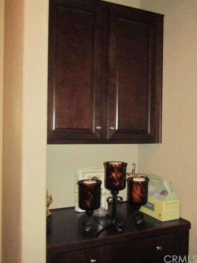 FRONT ENTRY TO THE RIGHT ENTRY NOOK