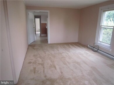 169 Hall St unit . 2, Spring City, PA 19475 - photo 3