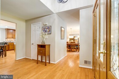 9107 Streamview Ln, Vienna, VA 22182 - photo 4