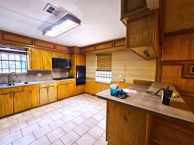 10510 Bretton Dr, Houston, TX 77016 - photo 4